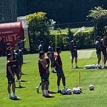 São Paulo testa 15 jogadores da base em treino e mostra imagens da atividade