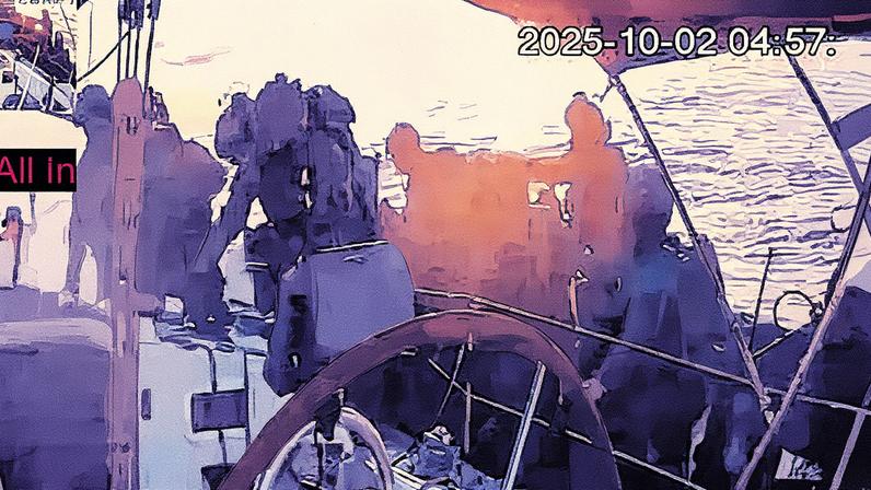 Momento en el que soldados del ejército israelí abordan una de las embarcaciones de la flotilla. Global Sumud Flotilla/AP