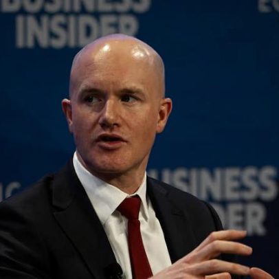 CEO da Coinbase expõe fragilidade do mercado de apostas em eventos futuros