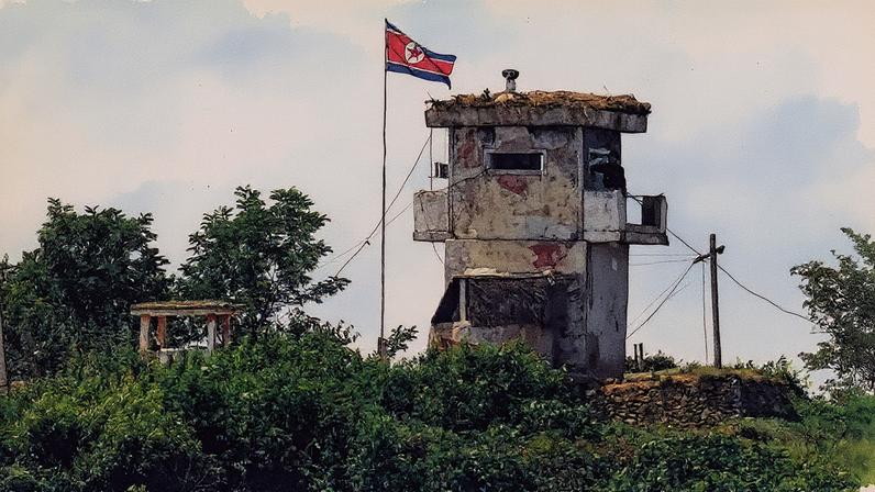 Soldado da Coreia do Norte foge para o Sul pela fronteira fortemente vigiada