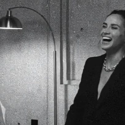 Meghan Markle e Harry nos bastidores de gala em Nova York