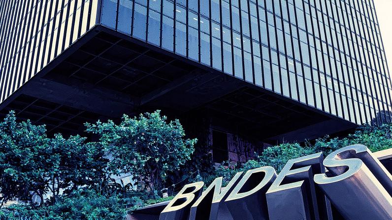 O BNDES aprovou R$ 5,3 bilhões do Plano Brasil Soberano para auxiliar empresas impactadas pelo tarifaço de Trump - Foto: Fernando Frazão/Agência Brasil