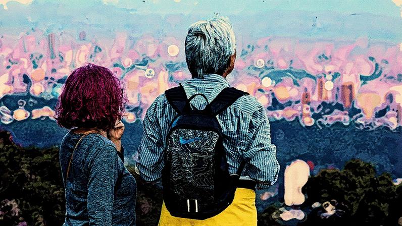 Caminhada noturna convida mulheres a explorar Mata Atlântica em São Paulo