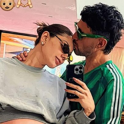 Arrascaeta e esposa grávida posam após susto com assaltantes