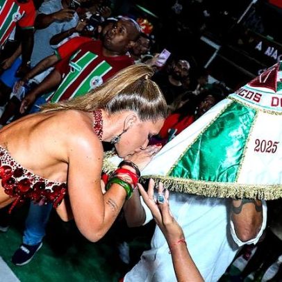 Virginia Fonseca faz samba no ensaio da Grande Rio com a mãe de Vini Jr