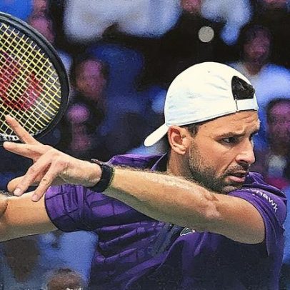 Dimitrov vence no retorno ao circuito em Paris e se emociona