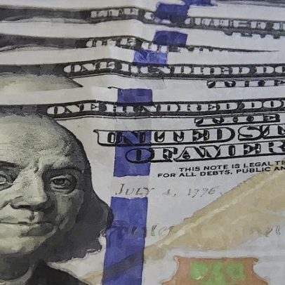 Dólar cai com otimismo sobre avanços comerciais dos EUA com Brasil e China