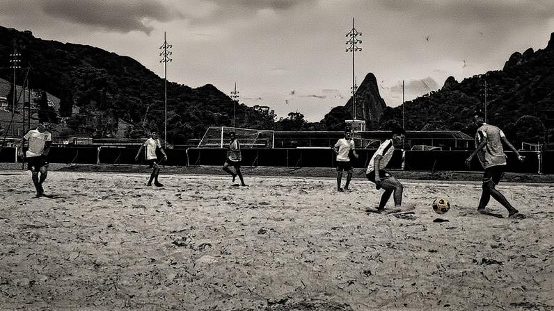 Quadra de futebol de areia na Granja Comary (Foto: Divulgação / CBF)