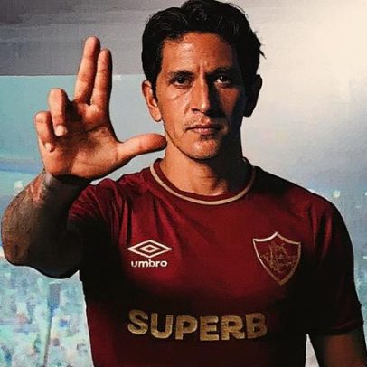 Fluminense lança camisa grená e dourada e mostra fotos