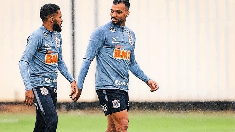 Thiago Neves comemora o golaço da virada do Fluminense sobre o Vasco, no Engenhão, pelo Brasileirão 2012. (Foto: Nelson Perez/Fluminense)