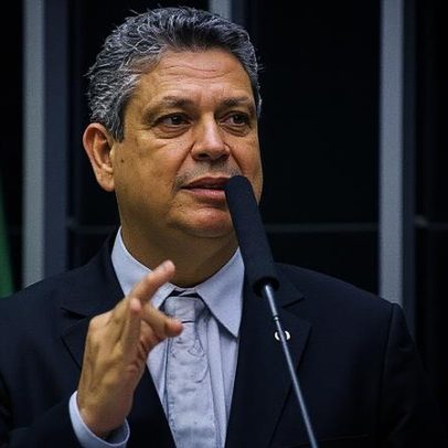 Saída de Márcio Macêdo inaugura 13ª troca de ministros de Lula