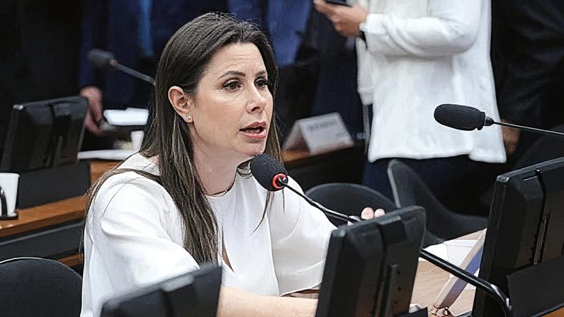 Carol de Toni ameaça deixar o PL se ficar fora de disputa ao Senado em SC