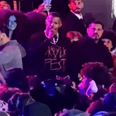 Jamie Foxx repreende público por lançar objeto durante show de GloRilla
