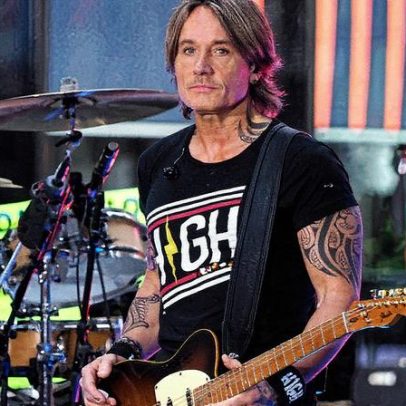 Keith Urban é flagrado sem aliança de casamento após separação de Nicole Kidman