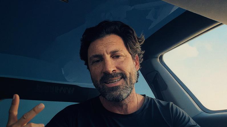 Dancing With the Stars alum Maks Chmerkovskiy apologized to current pro Jan Ravnik for criticizing his ballroom dance ability, and even invited him to meet in person. Maksim Chmerkovskiy/Instagram