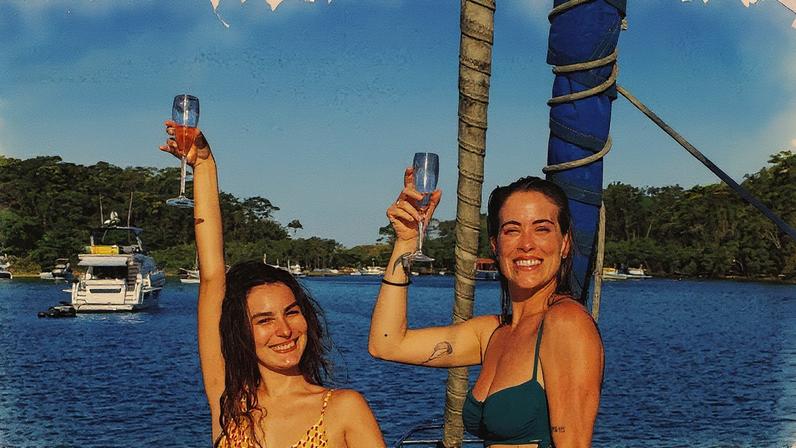 Marina Moschen fica noiva de Emilia Sauaia — Foto: Reprodução/ Instagram