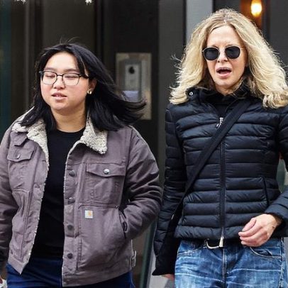 Meg Ryan e filha Daisy, 21, passeiam por Londres em rara saída