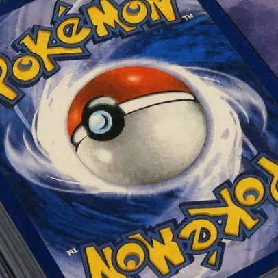 Amazon oferece 50 cartas aleatórias de Pokémon com 50% de desconto