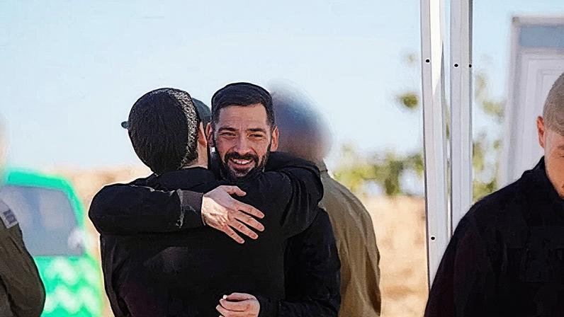 Libertação ocorre sob acordo de cessar-fogo, enquanto militares se preparam para receber mais grupos. As Forças de Defesa de Israel. Foto: RS/Fotos Públicas