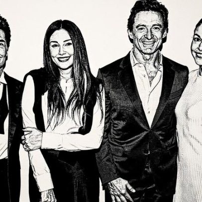 Sutton Foster se aproxima de Hugh Jackman em foto rara de encontro em Nova York
