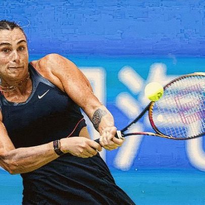 Sabalenka amplia sequência em Wuhan, avança às semis e enfrenta Pegula