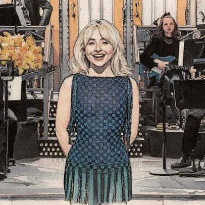 Sabrina Carpenter brinca com imagem provocativa em monólogo do SNL