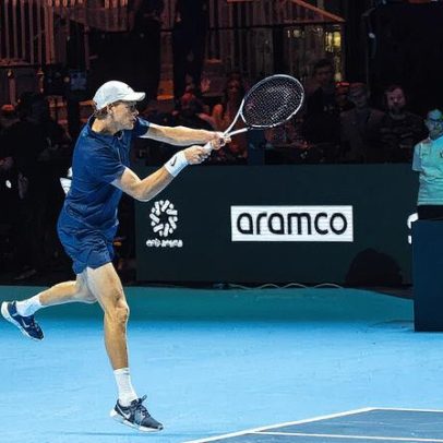Sinner vence Djokovic e decide o torneio dos Reis contra Alcaraz