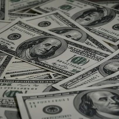 Dólar despenca após inesperado corte de emprego nos EUA