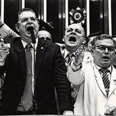 Líder do PL elogia empenho de Tarcísio contra MP