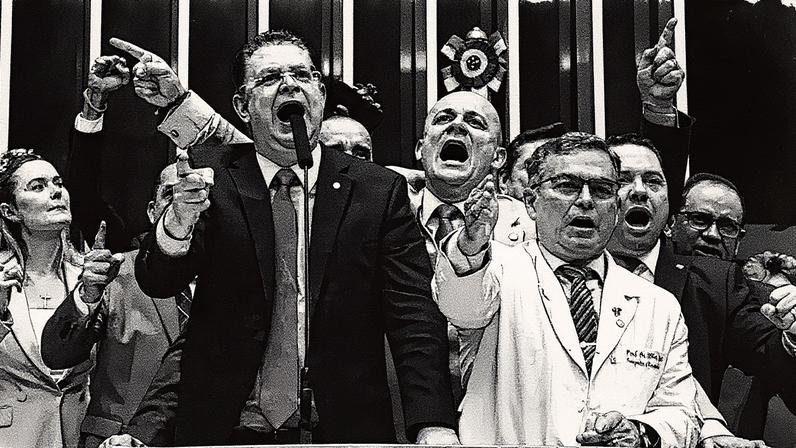 Sóstenes agradeceu Tarcísio por todo o empenho contra a MP (Foto: Kayo Magalhães/Câmara dos Deputados)
