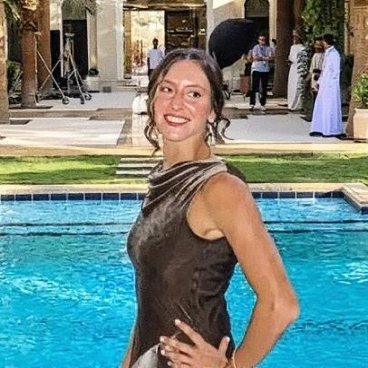Stefani faz dia de treino e entrevista em Riad e posta novas fotos