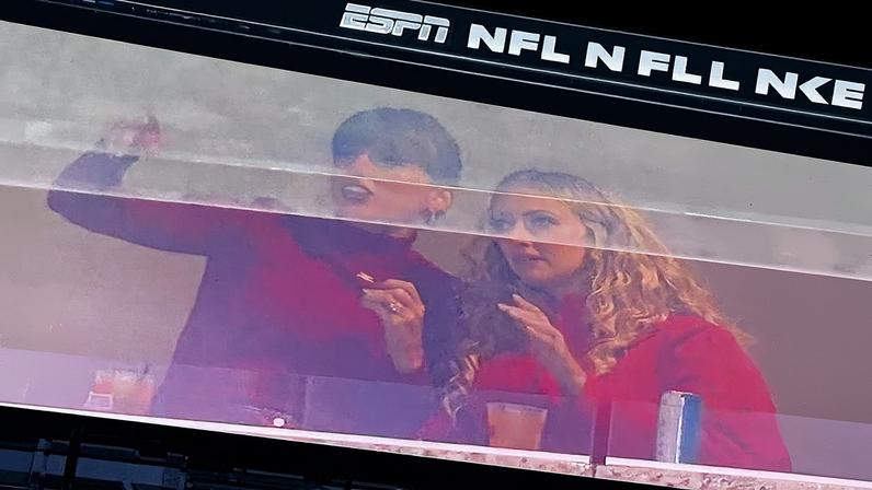 Taylor Swift was spotted at the Kansas City Chiefs vs. Washington Commanders game on Monday night, cheering on her fiancé,Travis Kelce. dudatpeixoto/X