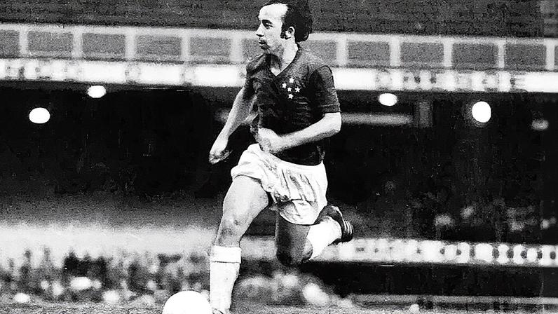 Tostão e Dirceu Lopes marcaram a era de ouro do Cruzeiro e inspiraram novas gerações reveladas na Toca da Raposa. (Cruzeiro)