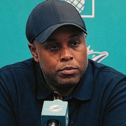 Dolphins encerram parceria com Grier e Champ Kelly assume gerente geral interino