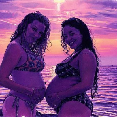 Vanessa Hudgens mostra barriga de grávida em biquíni