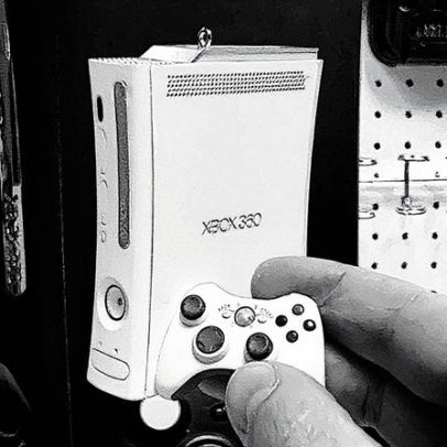 Comprei o enfeite de Natal Hallmark com luz e som para Xbox 360 e aqui está