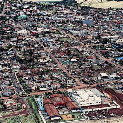 Famílias atingidas pela tempestade no Paraná recebem até R$ 50 mil