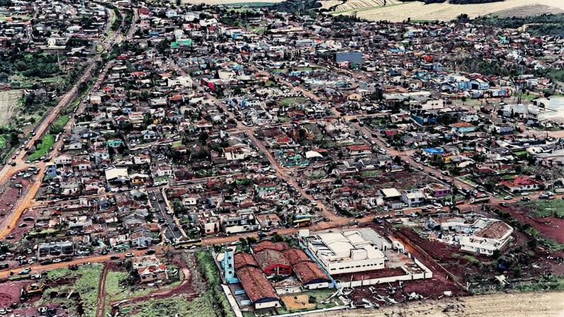 Paraná destina R$ 50 milhões para Rio Bonito do Iguaçu, com auxílio de R$ 50 mil por família após tornados F3 - FotoJonathan Campos/AEN