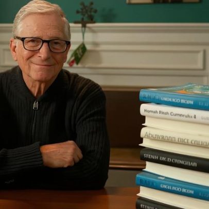 Bill Gates divulga suas principais recomendações de leitura para 2025