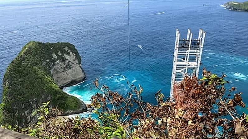 Building of the glass lift on the Kelingking Beach cliff in Nusa Penida, Bali has been temporarily suspended.