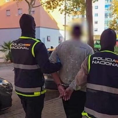 Líder norte-americano de grupo neonazista global sinaliza retaliação após prisões
