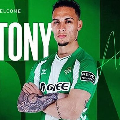 Antony usa chuteiras temáticas do Grande Prêmio do Brasil de Fórmula 1