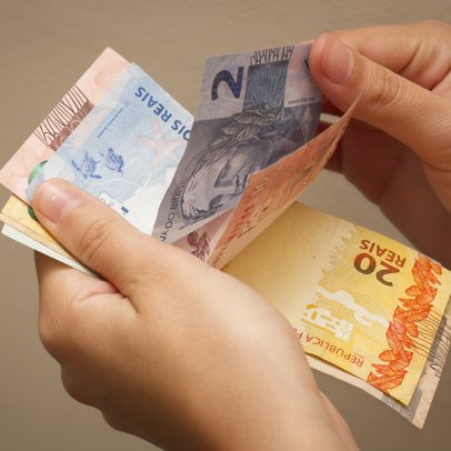 Primeira parcela do 13º salário deve ser paga até hoje