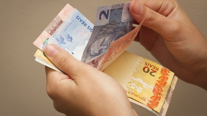 Primeira parcela do 13º salário deve ser paga até hoje