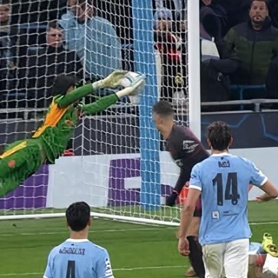 Guardiola diz que City aparentou medo após derrota para Leverkusen