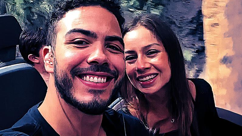 Ronald compara fotos que ele e a namorada, Raisha Palomaro, tiram um do outro — Foto: Reprodução/Instagram