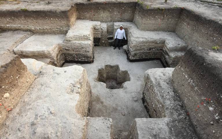 Estrutura em formato de cruz no sítio arqueológico de Aguada Fénix