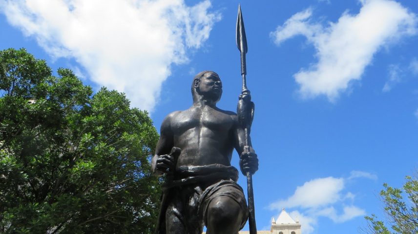 Estátua do Zumbi dos Palmares, símbolo do feriado, em Salvador - Foto: Reprodução/Tripadvisor