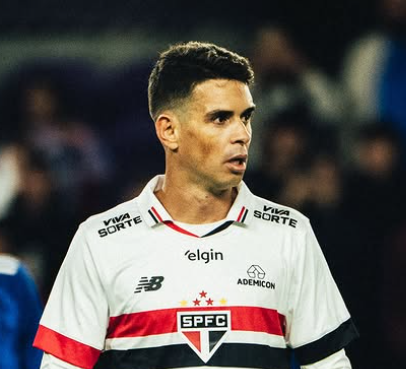 Oscar, do São Paulo, apresenta alteração cardíaca e é hospitalizado