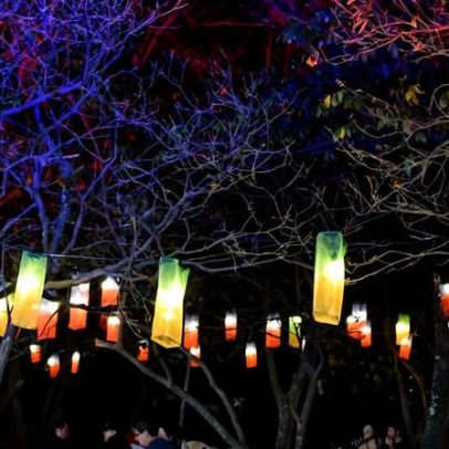 Festival de cultura coreana com lanternas e comidas no Largo da Batata